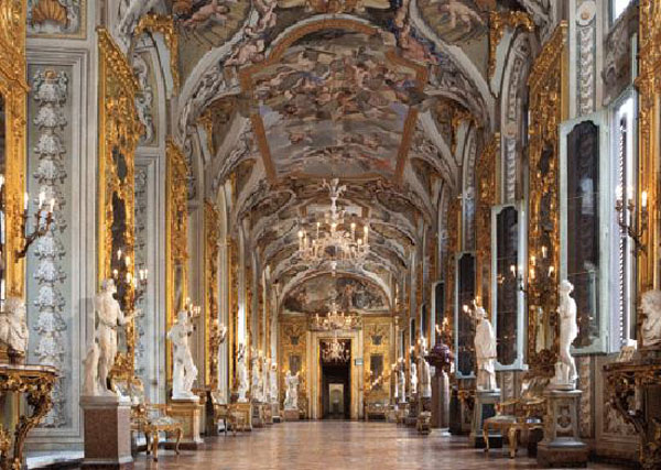 La galleria degli specchi di Palazzo Pamphilj