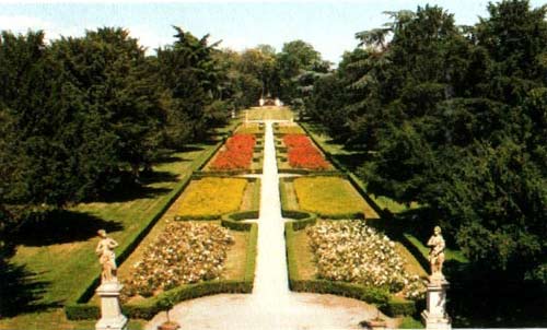 Palazzo Arese Borromeo, giardini