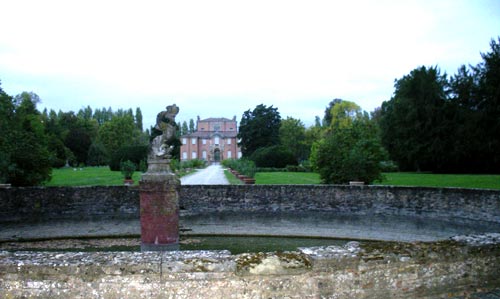 Villa Sorra, facciata e vista giardini