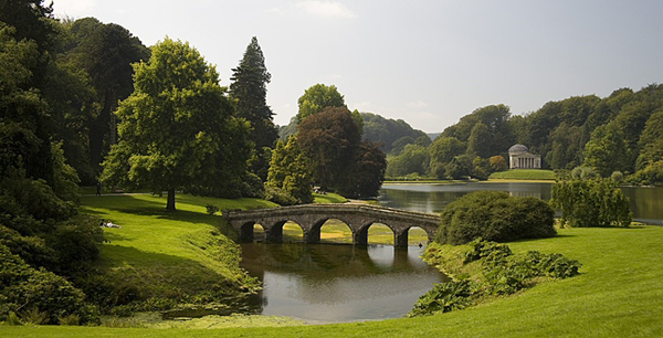 Il parco di Stourhead, esempio perfetto di giardino paesaggistico Il parco di Stourhead, esempio perfetto di giardino paesaggistico
