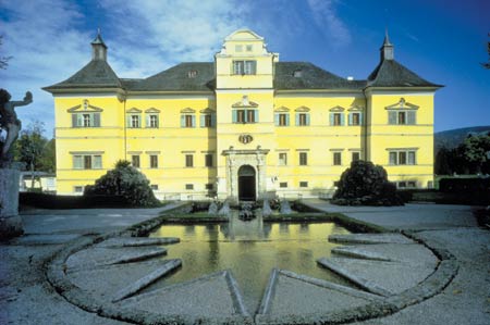 Castello di Hellbrunn, facciata