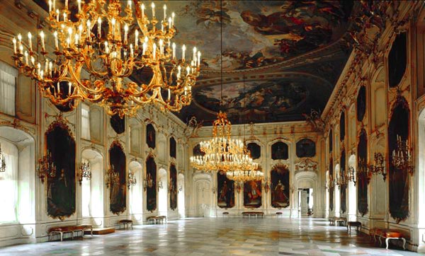 Hofburg di Innsbruck, sala con i ritratti dei reali Hofburg di Innsbruck, sala con i ritratti dei reali