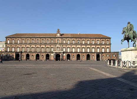 Napoli, palazzo Reale, facciata