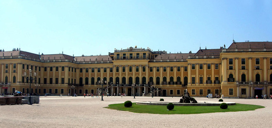 Il castello di Schonbrunn, facciata interna