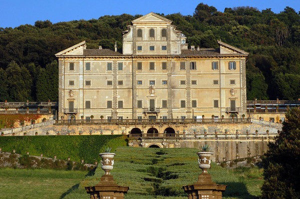 Villa Aldobrandini, facciata