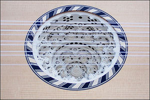 chitarra barocca buca